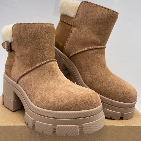 UGG WMNS 
W BROOKLYN BUCKLE PLATFORM HIGH HEELS BOOTS CHESTNUT Tan Shearling - Picture 13 of 16